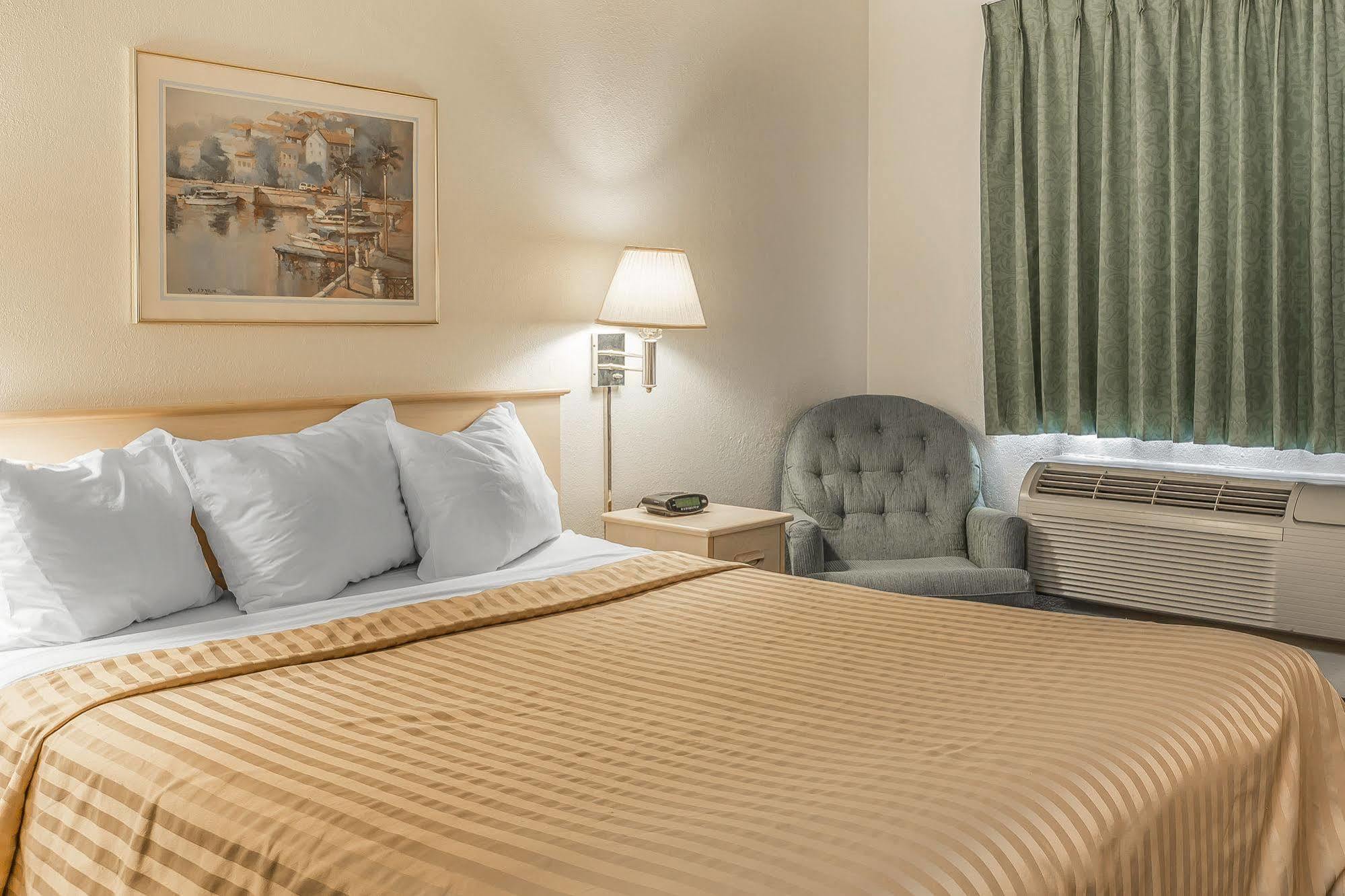 Country Inn & Suites By Radisson, Monterey Beachfront-Marina, Ca Esterno foto
